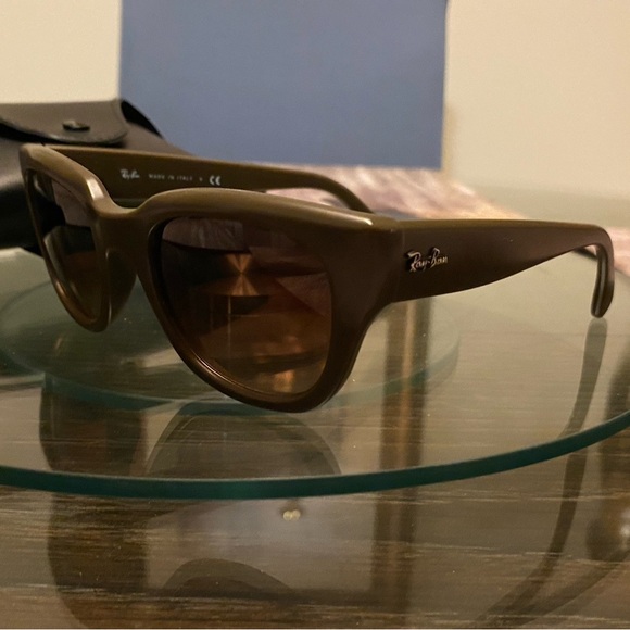Ray-Ban Classic Brown Eyewear - Picture 4 of 4